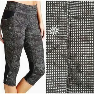 Athleta Leggings Women's Cropped Gray Black Camo Pattern Joggers Stretch Yoga S